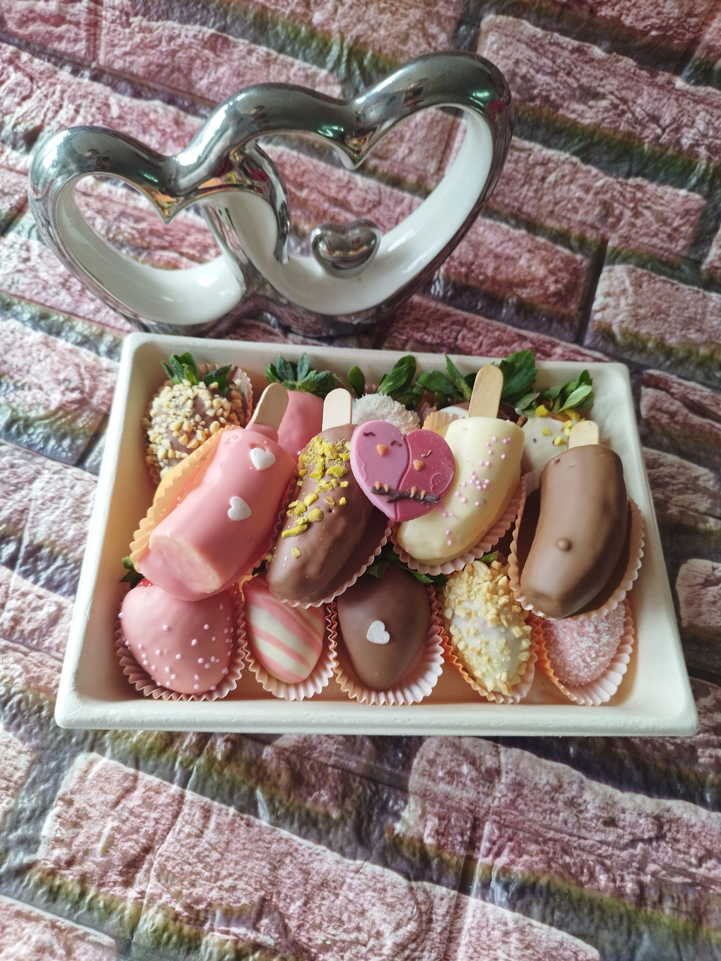 Kazetka menších jahodiek 🍓 v kombinácii s banánmi 🍌